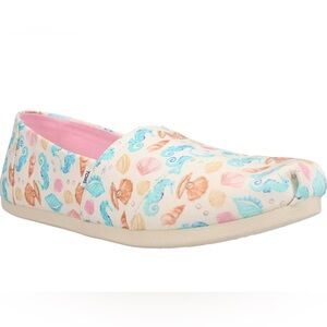 Tom’s canvas shoes size 7.5